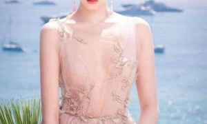 原创 
            关晓彤终于穿对了，粉色仙女裙美的高级又惊艳！网友：穿对了太美