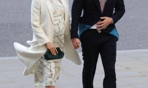原创
王室纪念日，梅根清新白造型低调抢风头，凯特大气中国红裙遇对手